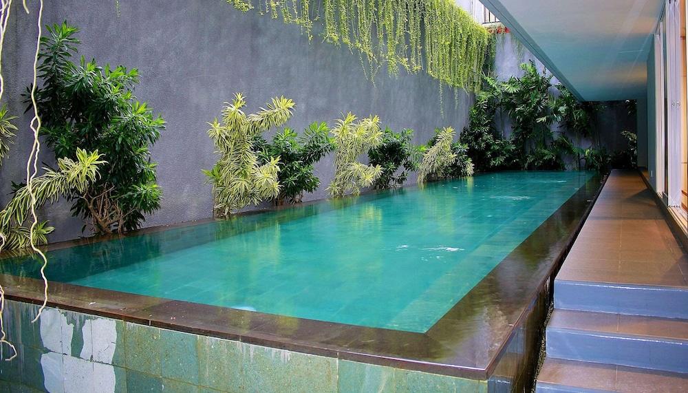 Zen Rooms Patra Kuningan Syariah Джакарта Экстерьер фото