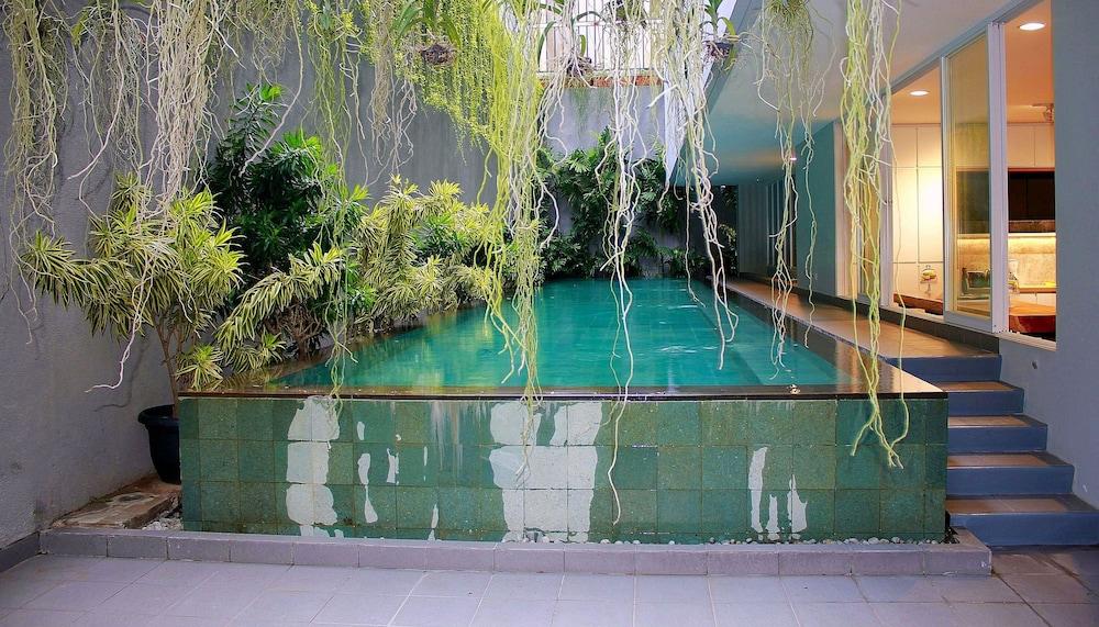 Zen Rooms Patra Kuningan Syariah Джакарта Экстерьер фото