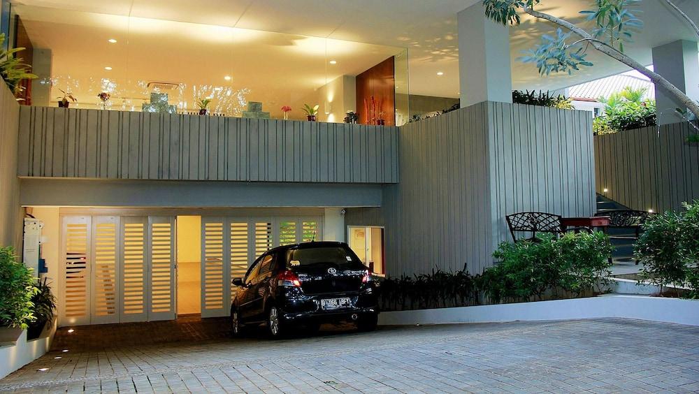 Zen Rooms Patra Kuningan Syariah Джакарта Экстерьер фото
