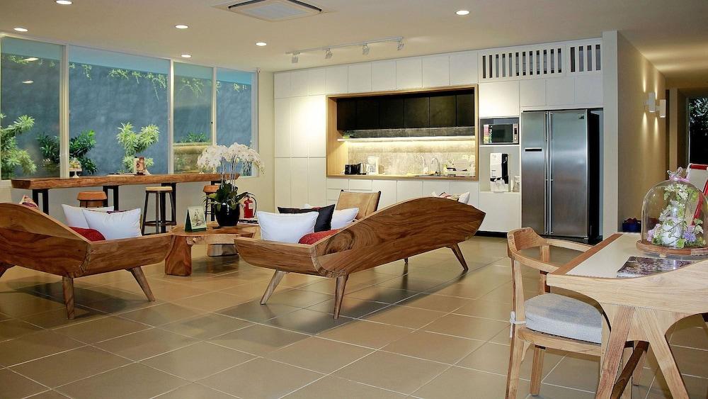 Zen Rooms Patra Kuningan Syariah Джакарта Экстерьер фото